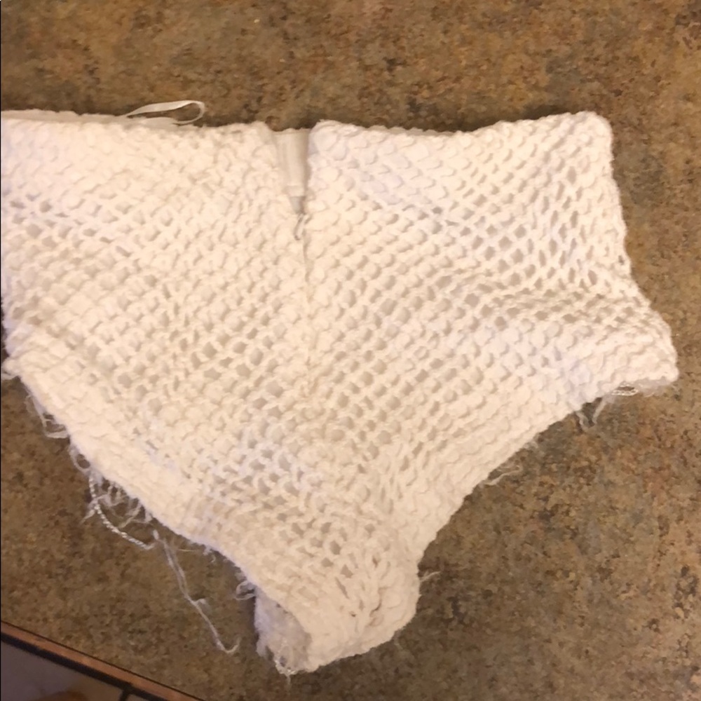 LF SHORTS - Picture 2 of 3